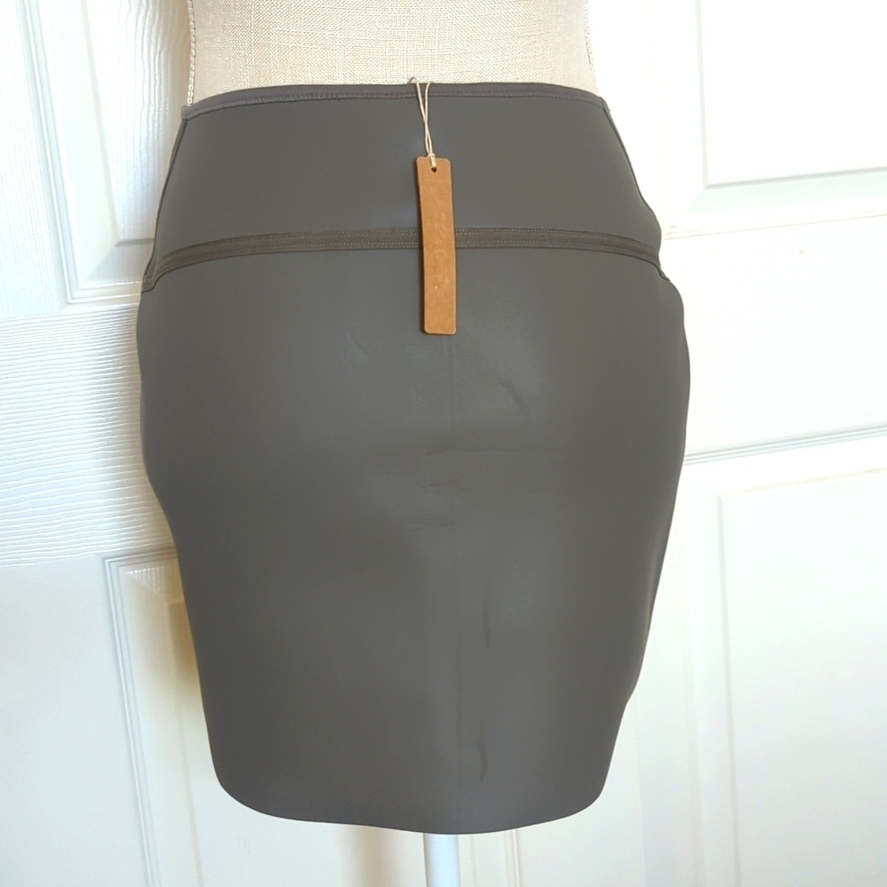 Skims Rubberized Scuba Swim Velcro Mini Skirt - Picture 7 of 9